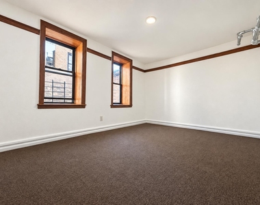 2511 Cruger Avenue - Photo Thumbnail 8