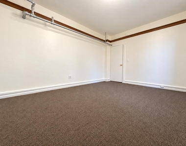 2511 Cruger Avenue - Photo Thumbnail 10