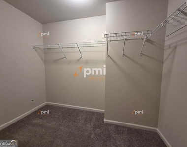712 Maddux Drive - Photo Thumbnail 8