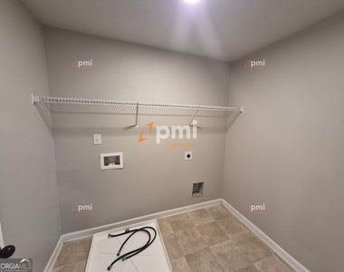 5051 Pioneer Parkway - Photo Thumbnail 6
