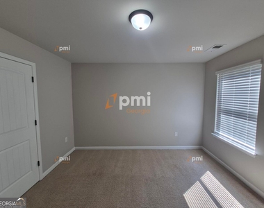 5051 Pioneer Parkway - Photo Thumbnail 8
