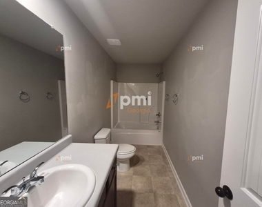 5051 Pioneer Parkway - Photo Thumbnail 14