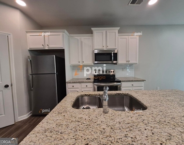 5051 Pioneer Parkway - Photo Thumbnail 2