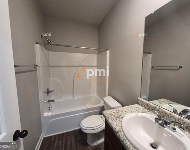 5051 Pioneer Parkway - Photo Thumbnail 13