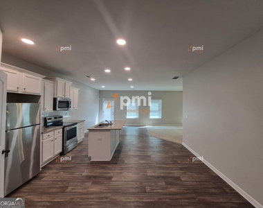 5051 Pioneer Parkway - Photo Thumbnail 3