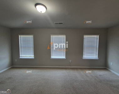 5051 Pioneer Parkway - Photo Thumbnail 10