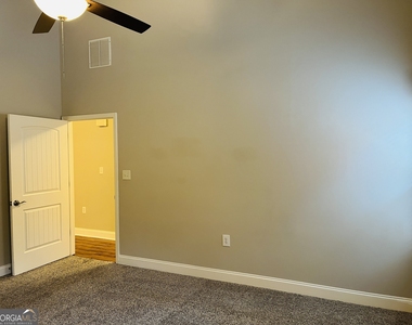 5750 Crest Hill Drive - Photo Thumbnail 20
