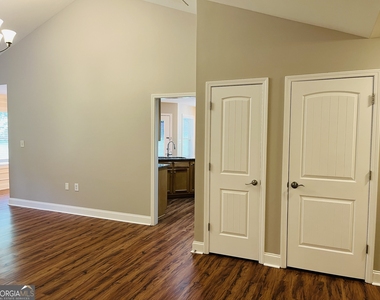 5750 Crest Hill Drive - Photo Thumbnail 5