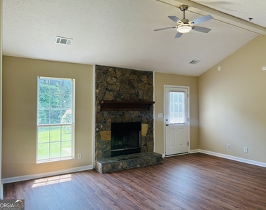 210 Shamrock Way - Photo Thumbnail 4