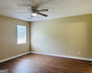 210 Shamrock Way - Photo Thumbnail 15