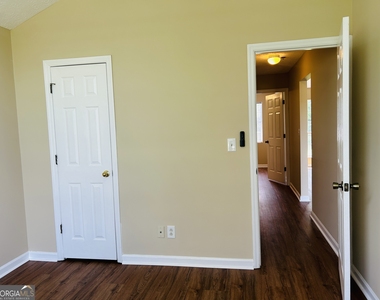210 Shamrock Way - Photo Thumbnail 21