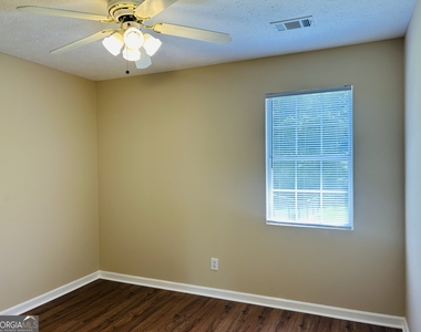 210 Shamrock Way - Photo Thumbnail 23