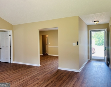210 Shamrock Way - Photo Thumbnail 6