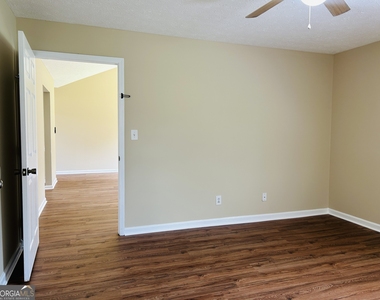210 Shamrock Way - Photo Thumbnail 17