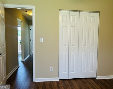 210 Shamrock Way - Photo Thumbnail 24