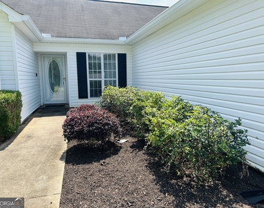 210 Shamrock Way - Photo Thumbnail 2