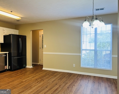 210 Shamrock Way - Photo Thumbnail 8