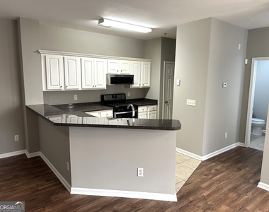 7040 Biltmore Trace - Photo Thumbnail 8