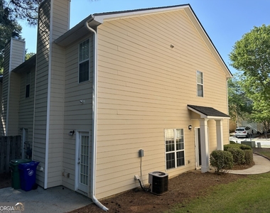 7040 Biltmore Trace - Photo Thumbnail 6