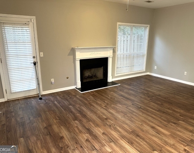 7040 Biltmore Trace - Photo Thumbnail 16