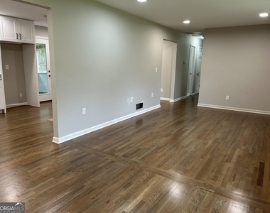 720 Jewel Place - Photo Thumbnail 2