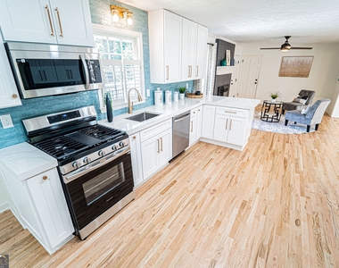 5205 Corinth Circle Sw - Photo Thumbnail 6
