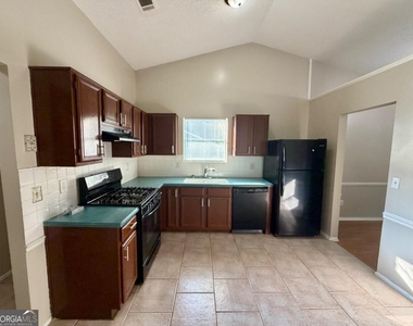 1617 Picadilly Court Ne - Photo Thumbnail 3