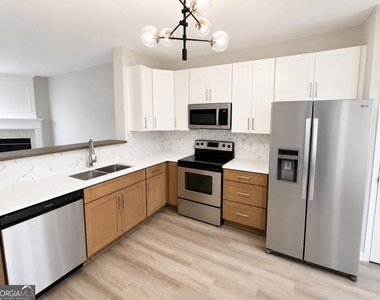 400 Patina Place Se - Photo Thumbnail 3