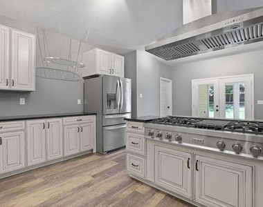 3520 Mystic Drive - Photo Thumbnail 9