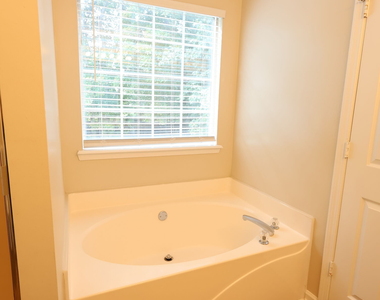 3044 Lake Park Trail - Photo Thumbnail 15