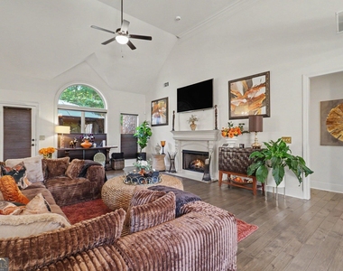 7910 Ansbury Park Way - Photo Thumbnail 6