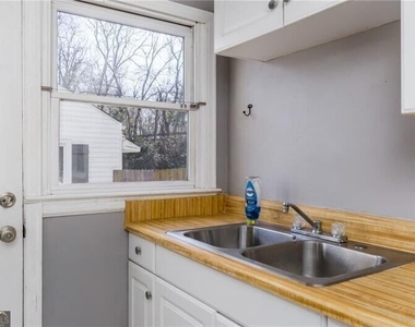 312 Phillips Drive Se - Photo Thumbnail 2