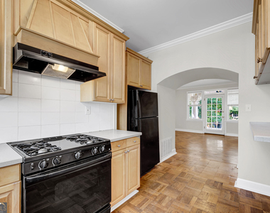 878 Briarcliff Road Ne - Photo Thumbnail 7