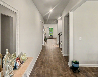 369 Auburn Crossing Drive - Photo Thumbnail 8