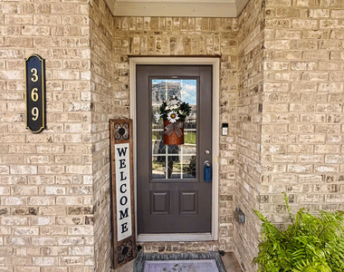 369 Auburn Crossing Drive - Photo Thumbnail 3