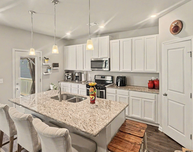 369 Auburn Crossing Drive - Photo Thumbnail 16