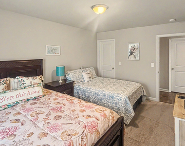 369 Auburn Crossing Drive - Photo Thumbnail 28