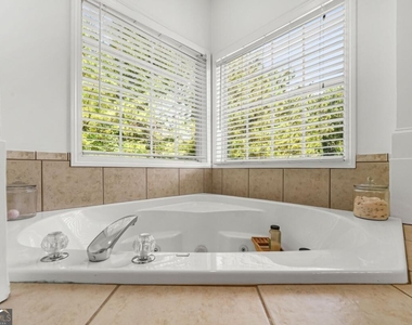 176 Oak Leaf Drive - Photo Thumbnail 15