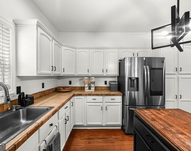 176 Oak Leaf Drive - Photo Thumbnail 7
