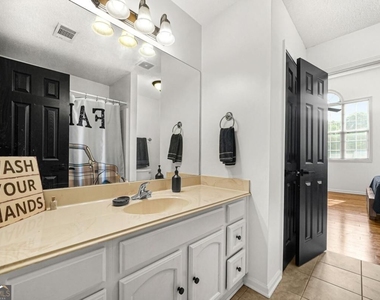 176 Oak Leaf Drive - Photo Thumbnail 21