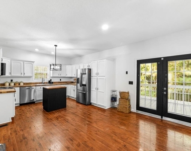 176 Oak Leaf Drive - Photo Thumbnail 8