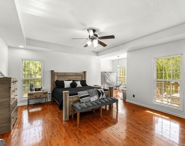 176 Oak Leaf Drive - Photo Thumbnail 11