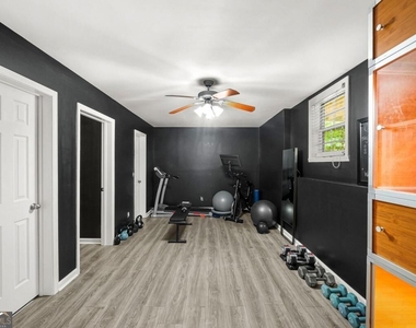 176 Oak Leaf Drive - Photo Thumbnail 23