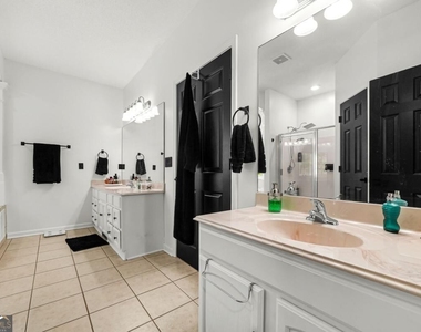 176 Oak Leaf Drive - Photo Thumbnail 13