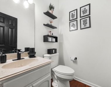176 Oak Leaf Drive - Photo Thumbnail 16