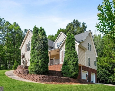 176 Oak Leaf Drive - Photo Thumbnail 2