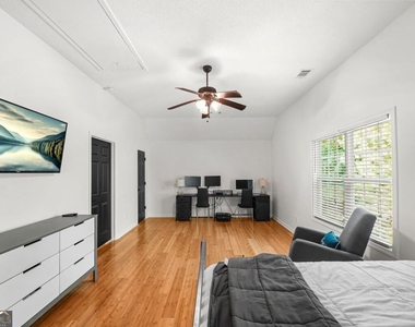 176 Oak Leaf Drive - Photo Thumbnail 18