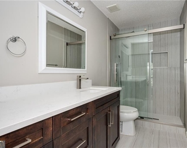 105 Celia Court - Photo Thumbnail 13