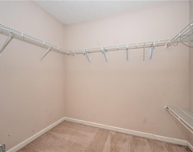 105 Celia Court - Photo Thumbnail 10