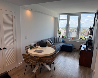 336 Douglass Street - Photo Thumbnail 2